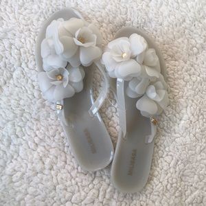 Cute flip flops - white 💕